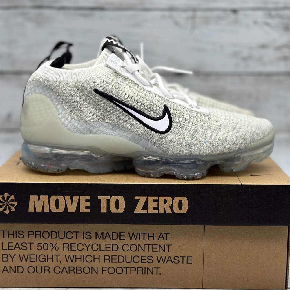Nike Air Vapormax Flyknit 2021 GS White Black Big Kids Size 7Y / Womens 8.5